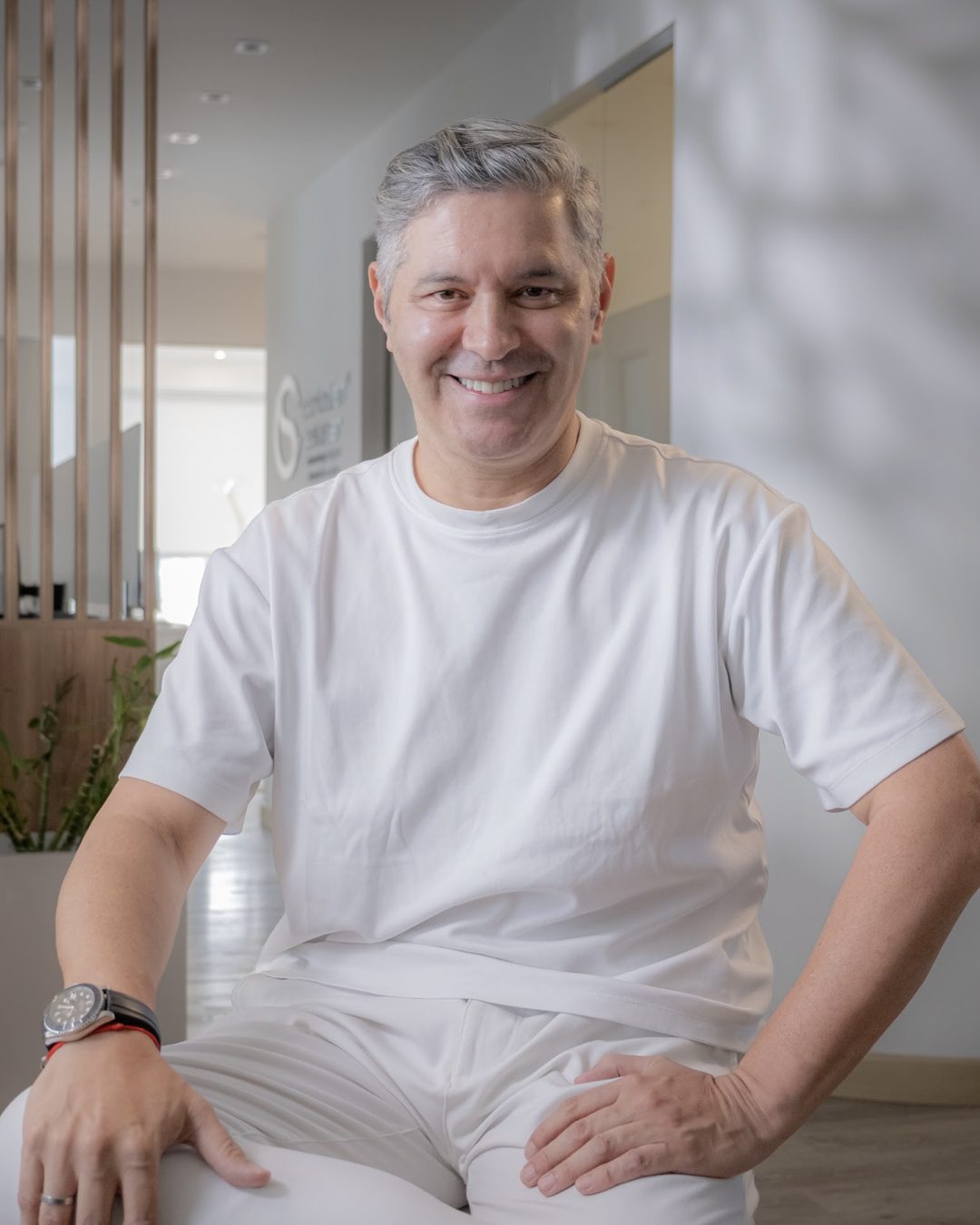Dr. Christian Salazar